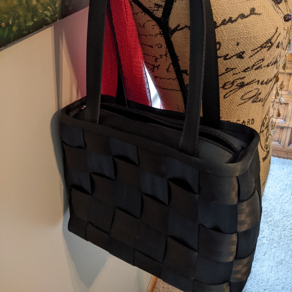 Original Seatbelt Shoulder Bag in Black